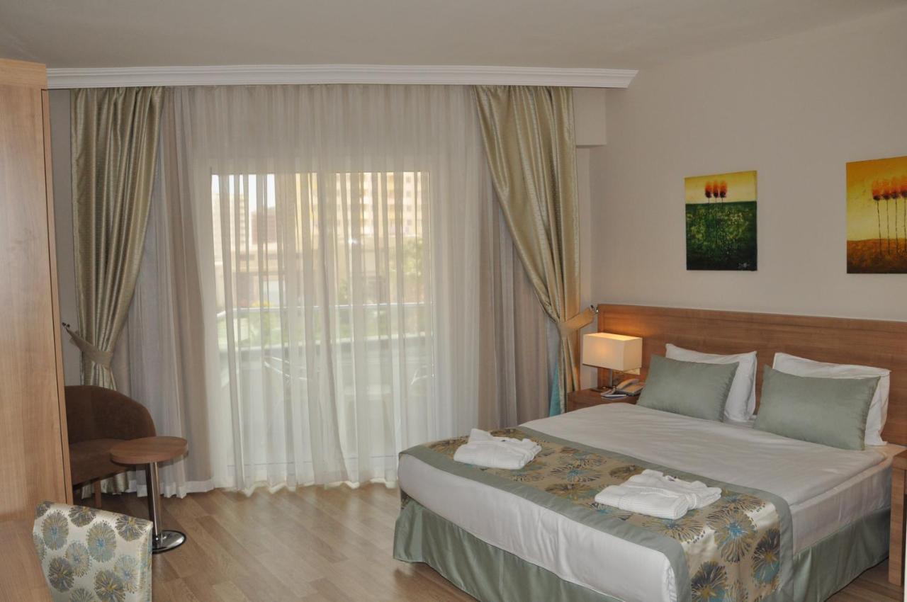 Wyndham Garden Lara מלון